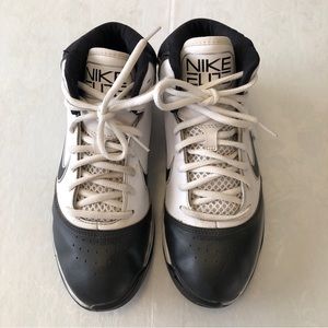 Nike Air Elite Men’s size 7.5 Athletic Shoes in White and Black Leather EUC!